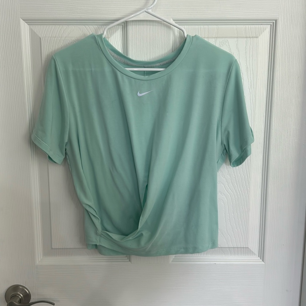 Nike top